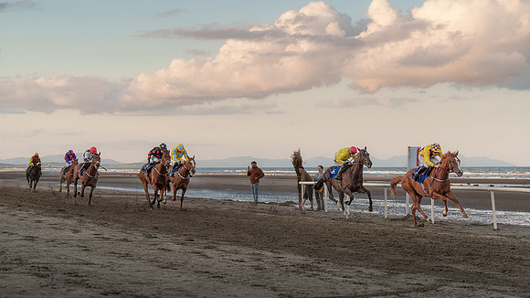 BON-Laytown-Races-beach- - Sept 2023 - 3:2