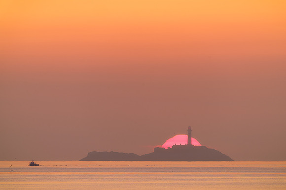 BON-Rockabill-Lighthouse-Skerries-Red-Sunrise-Boat - April 2022 - 2:3